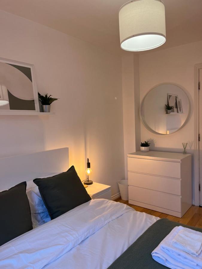 Homely 2 Story Cathedral City Apartment Durham Bagian luar foto