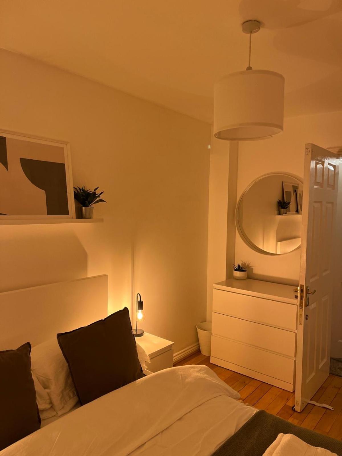 Homely 2 Story Cathedral City Apartment Durham Bagian luar foto